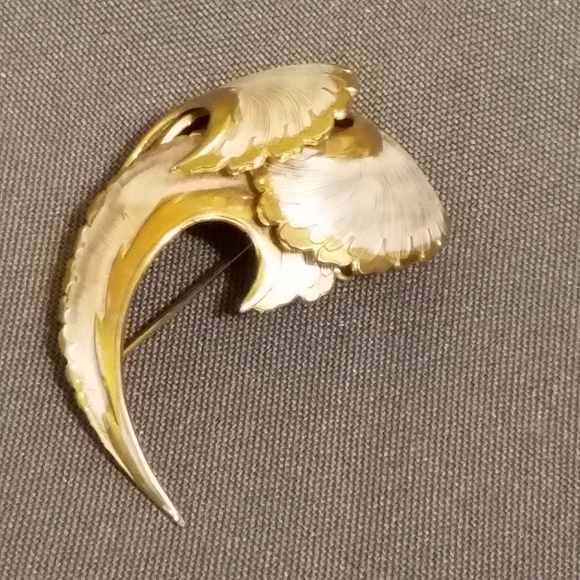 VTG Coro brooch brushed silver on gold tones seashell - Picture 6 of 9